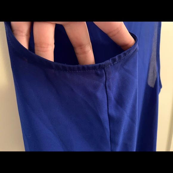 Vince Camuto V-neck Sleeveless Top - Picture 5 of 5